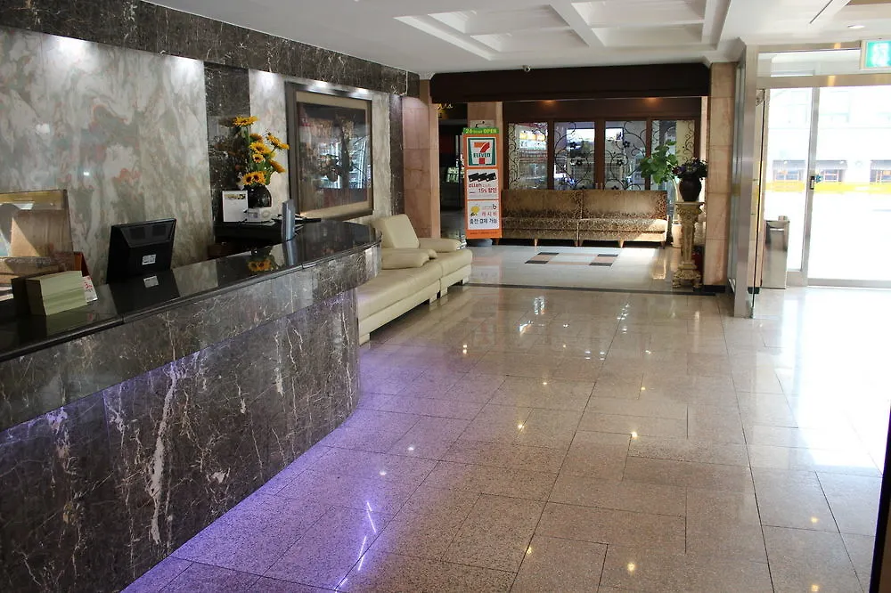 Insadong Crown Hotel Сеул 3*,